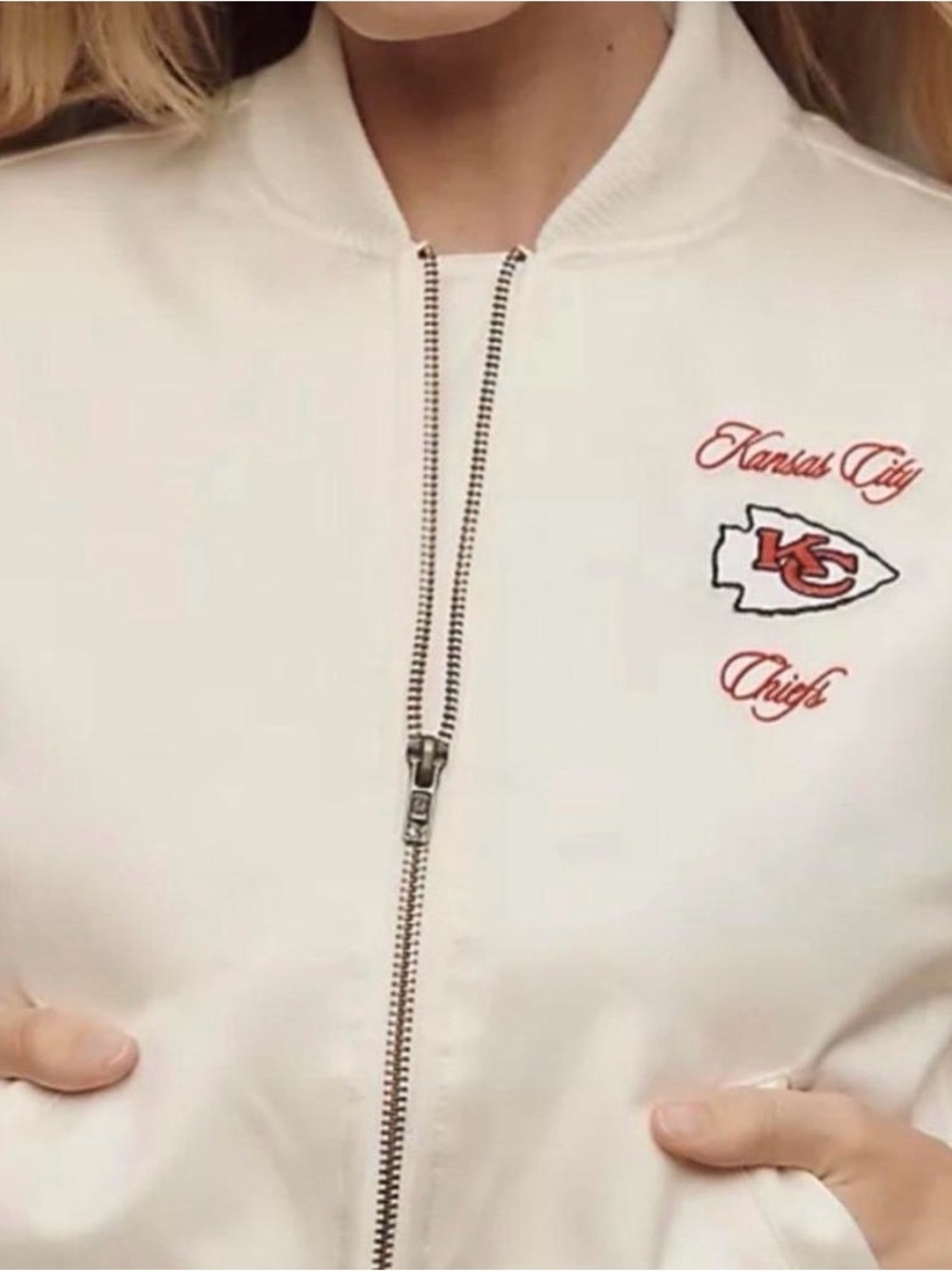 NWT Mitchell & Ness Cheifs Women's Bomber Jacket - Picture 9 of 9